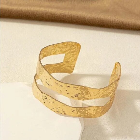 Gold textured cuff bracelet bangle - Picture 2 of 2